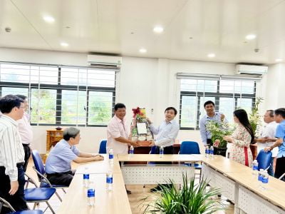 Chiều 10/01/2023, ông Phan Văn Thắng – Phó Bí thư Thường trực Tỉnh ủy cùng lãnh đạo các Sở, ngành ghé thăm và chúc Tết HTX Làng Hoa Sa Đéc.